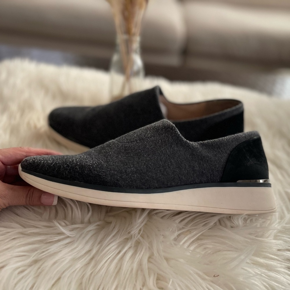 🔴 Louise et Cie Gr/Blk fabric/suede sneaker’s SZ 10